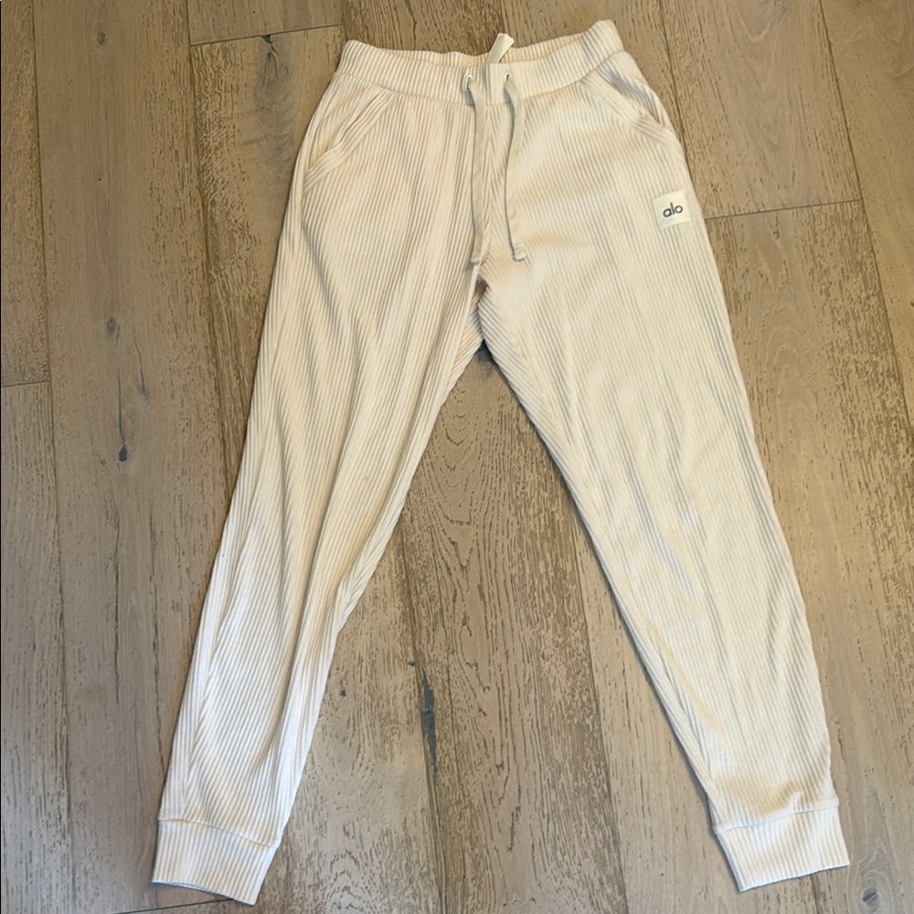 ALO Yoga Cream Sweatpants with Elastic Cuffs